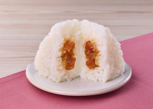 プレミアムおにぎり　わさび醤油仕立ての漬けサーモン（三陸産銀鮭）